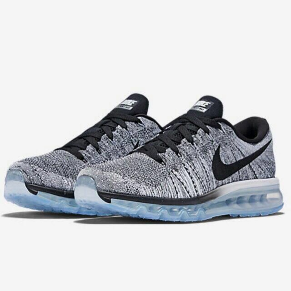 Nike Flyknit Max Oreo